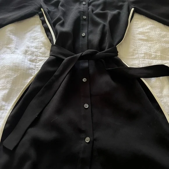 Black & White professional yet flirty Ann Taylor dress - Picture 2 of 5